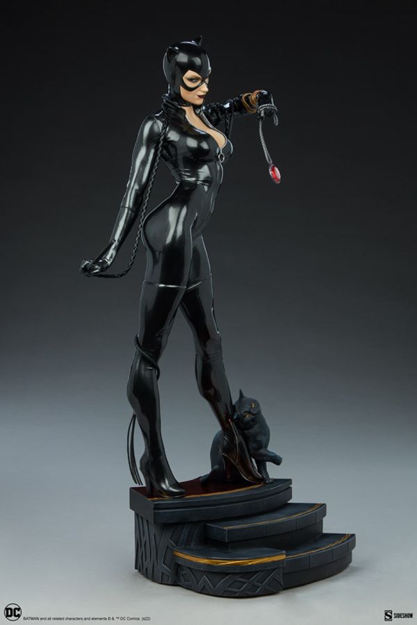DC Comics - Catwoman Premium Format Statue