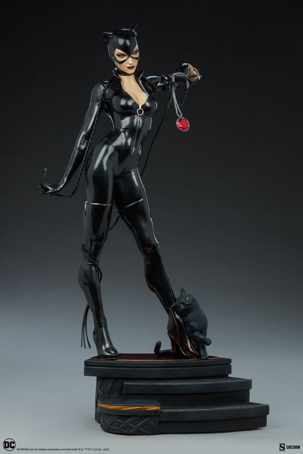 DC Comics - Catwoman Premium Format Statue