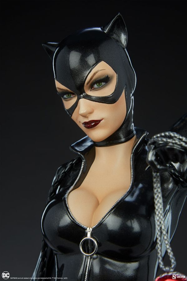 DC Comics - Catwoman Premium Format Statue