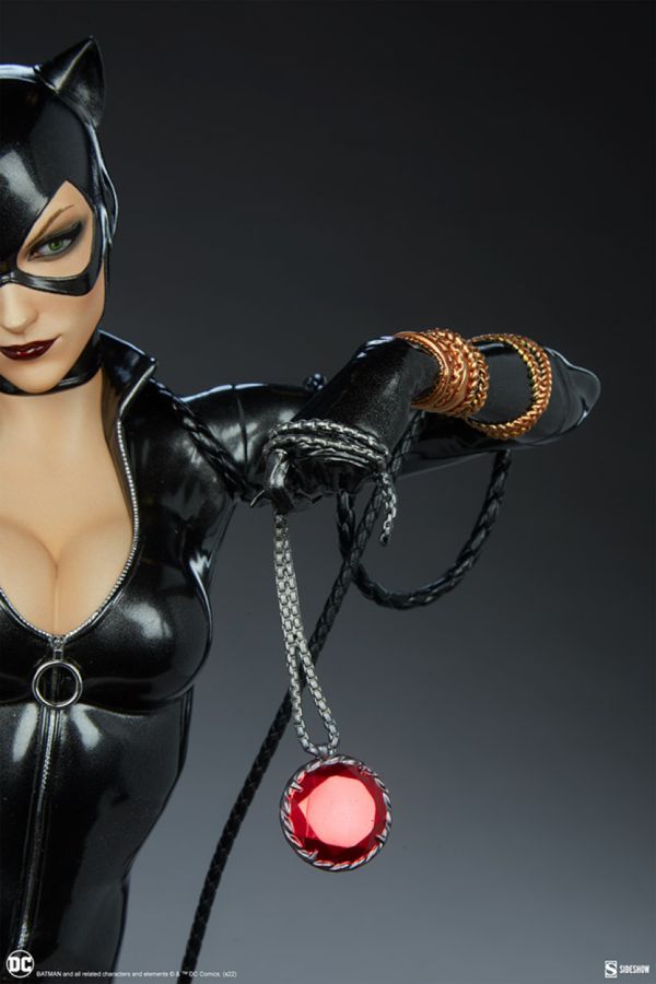 DC Comics - Catwoman Premium Format Statue
