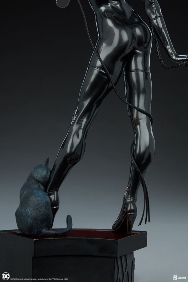 DC Comics - Catwoman Premium Format Statue