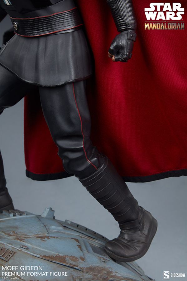 Star Wars: The Mandalorian - Moff Gideon Premium Format Statue