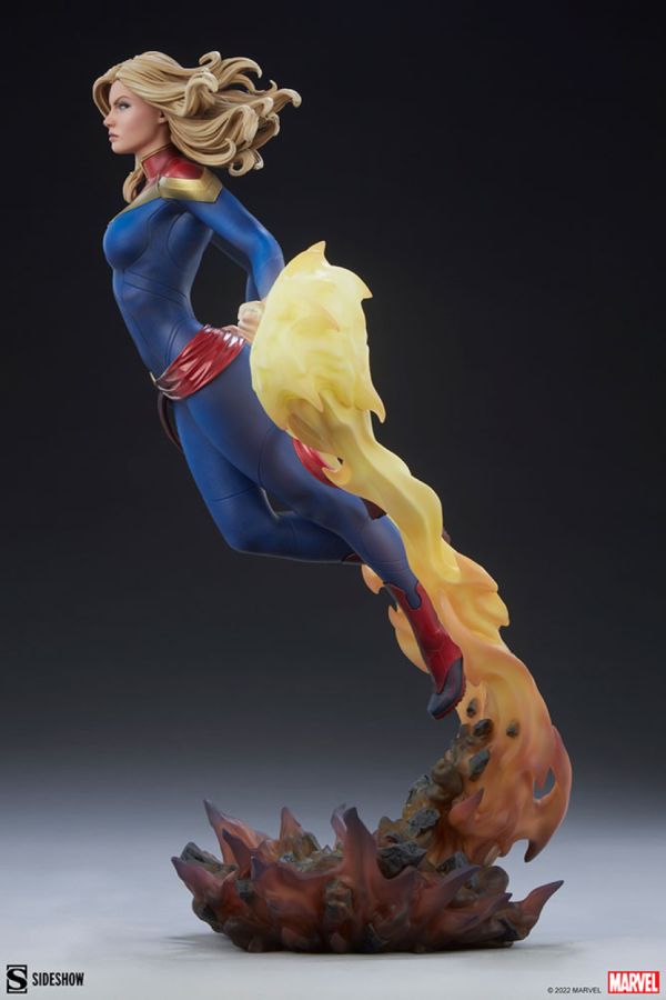 Marvel Comics - Captain Marvel Premium Format Statue