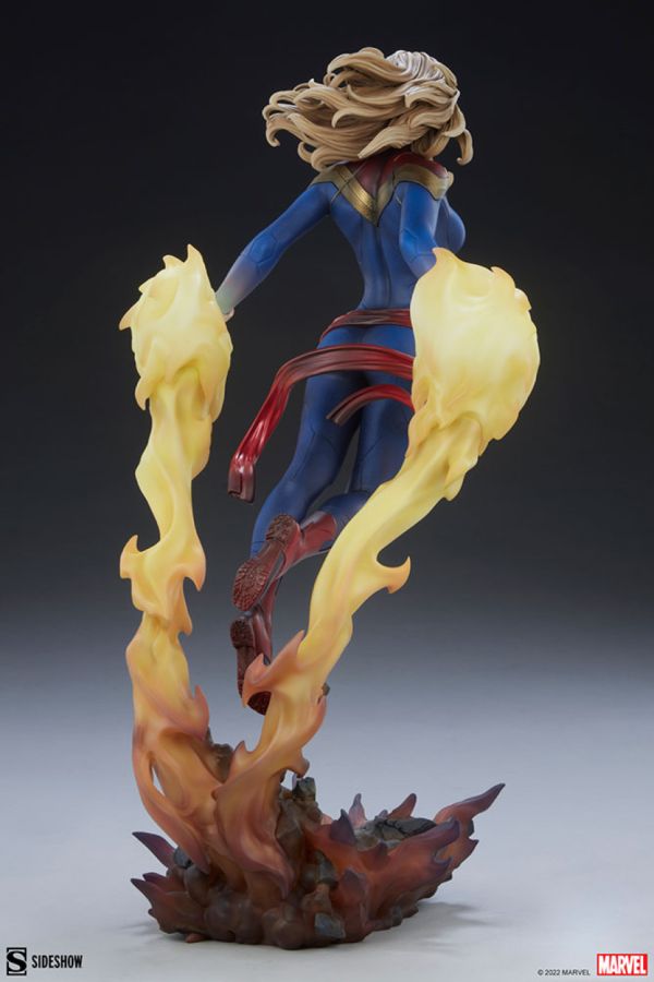 Marvel Comics - Captain Marvel Premium Format Statue