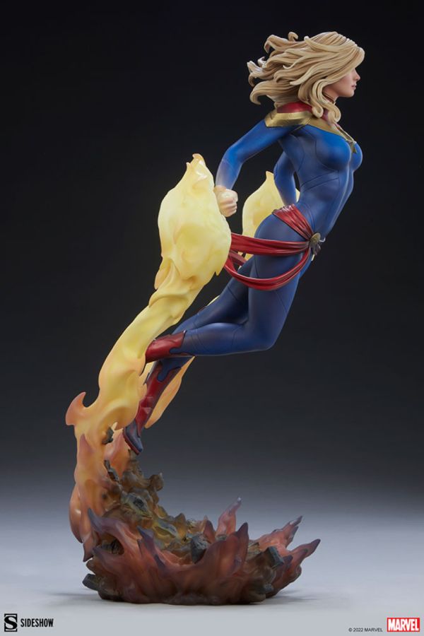 Marvel Comics - Captain Marvel Premium Format Statue