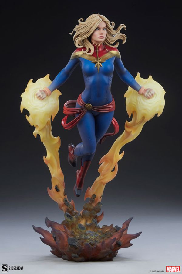 Marvel Comics - Captain Marvel Premium Format Statue