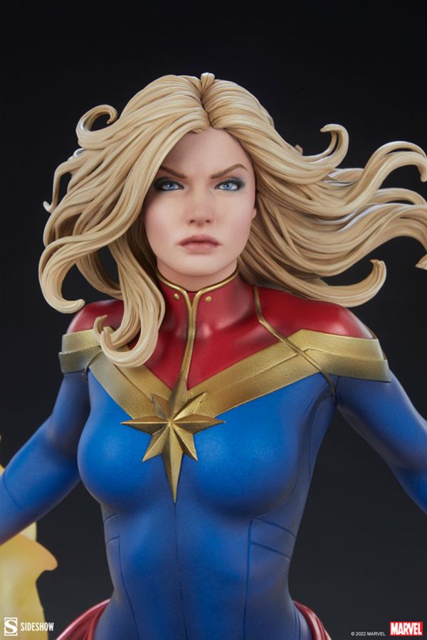 Marvel Comics - Captain Marvel Premium Format Statue