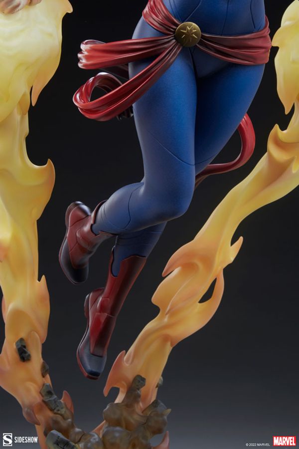 Marvel Comics - Captain Marvel Premium Format Statue
