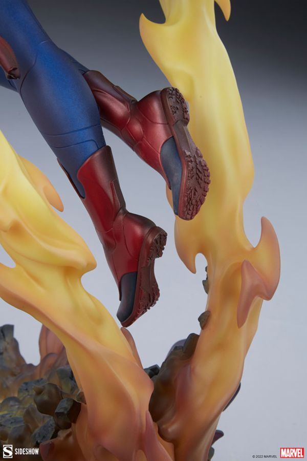 Marvel Comics - Captain Marvel Premium Format Statue
